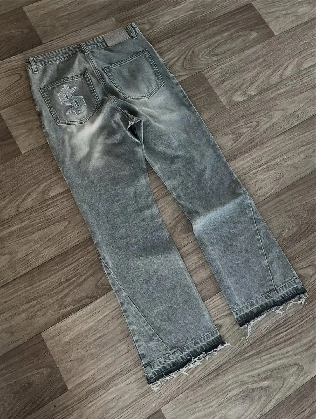 2026 Hot Sell Men Washed Grey Dollar Embroidery Vintage Style Straight Leg Denim Jeans with Frayed Hem Casual Streetwear Trendy — image 4