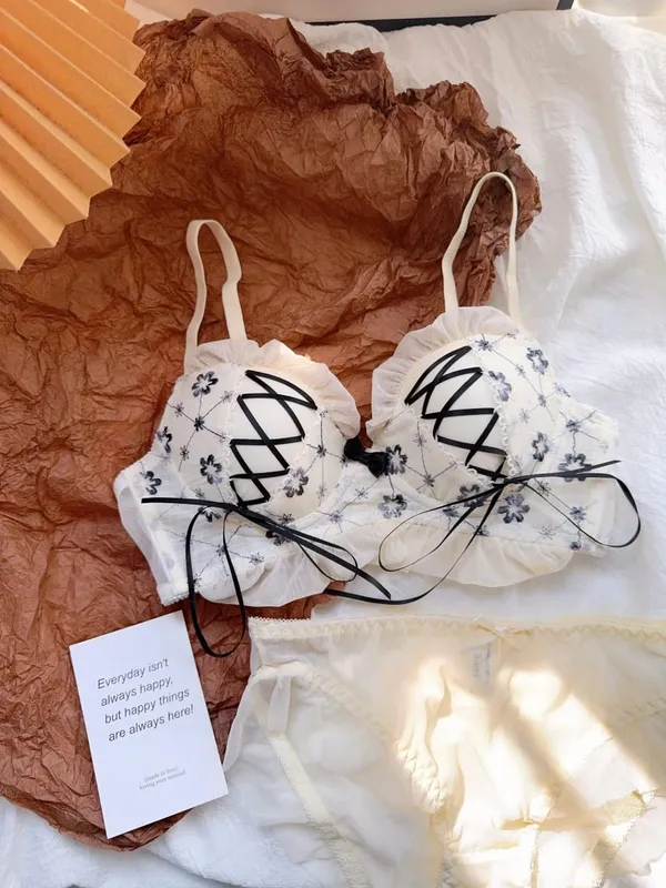 Strappy lace lingerie girls without steel ring underwear st small breasts gathered sweet sexy bra briefs suit — image 2