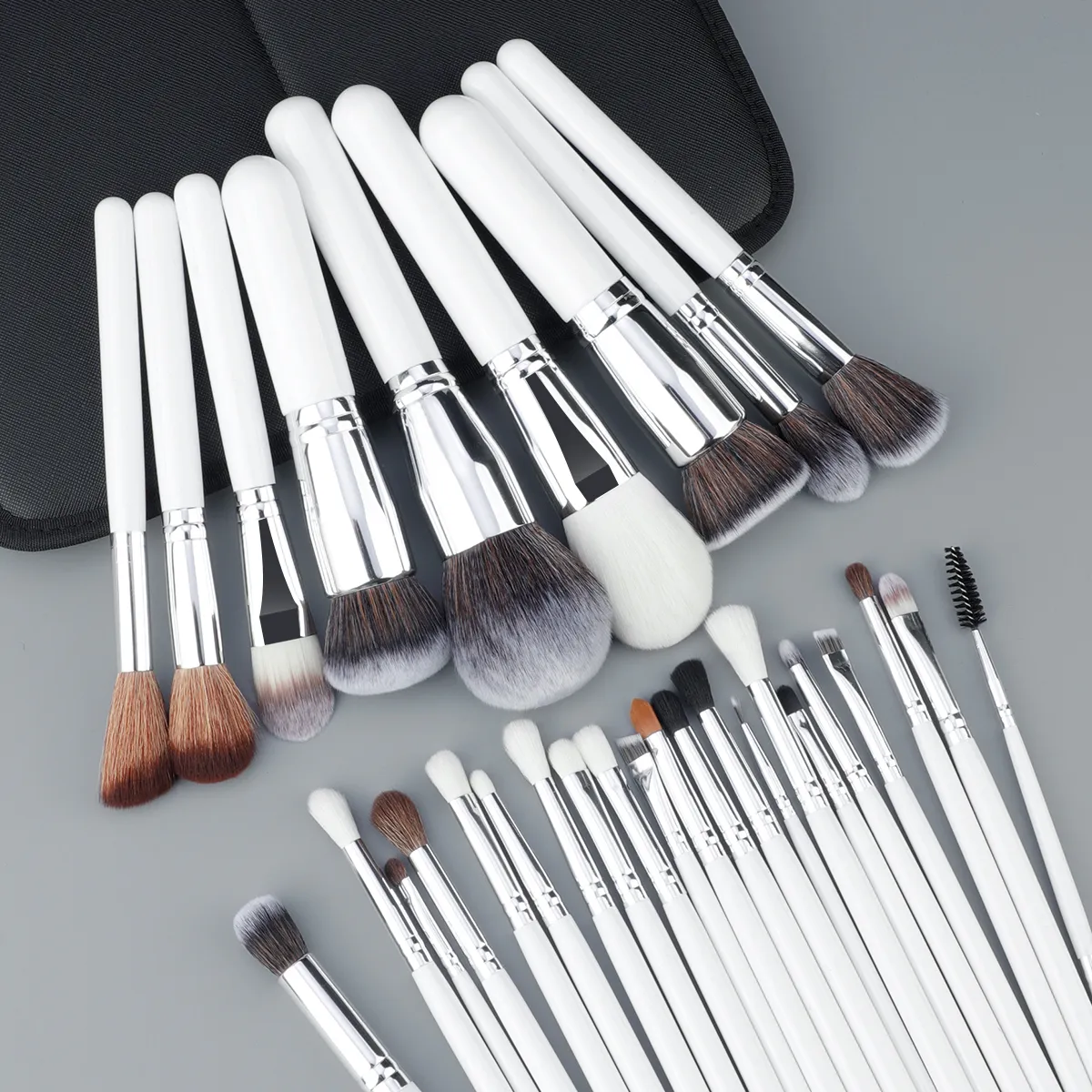 30Pcs Professional Makeup Brushes Set With Portable Storage Bag Black And White Bristles Fully Meet Makeup Needs