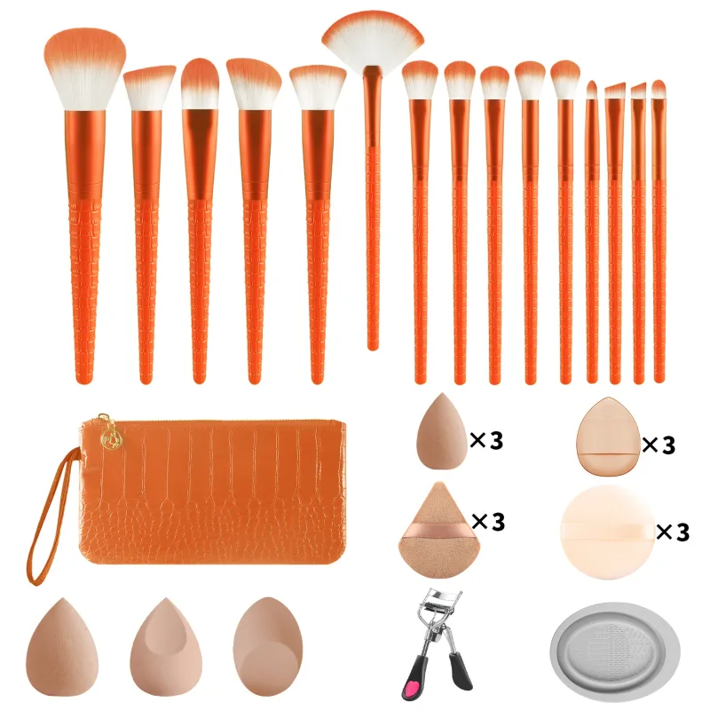 33 ชิ้น All In One ชุดเครื่องมือแต่งหน้า 15 แปรงฟองน้ำความงามแป้งพัฟ Eyelash Curler พร้อมกระเป๋าสำหรับ full Face แต่งหน้า