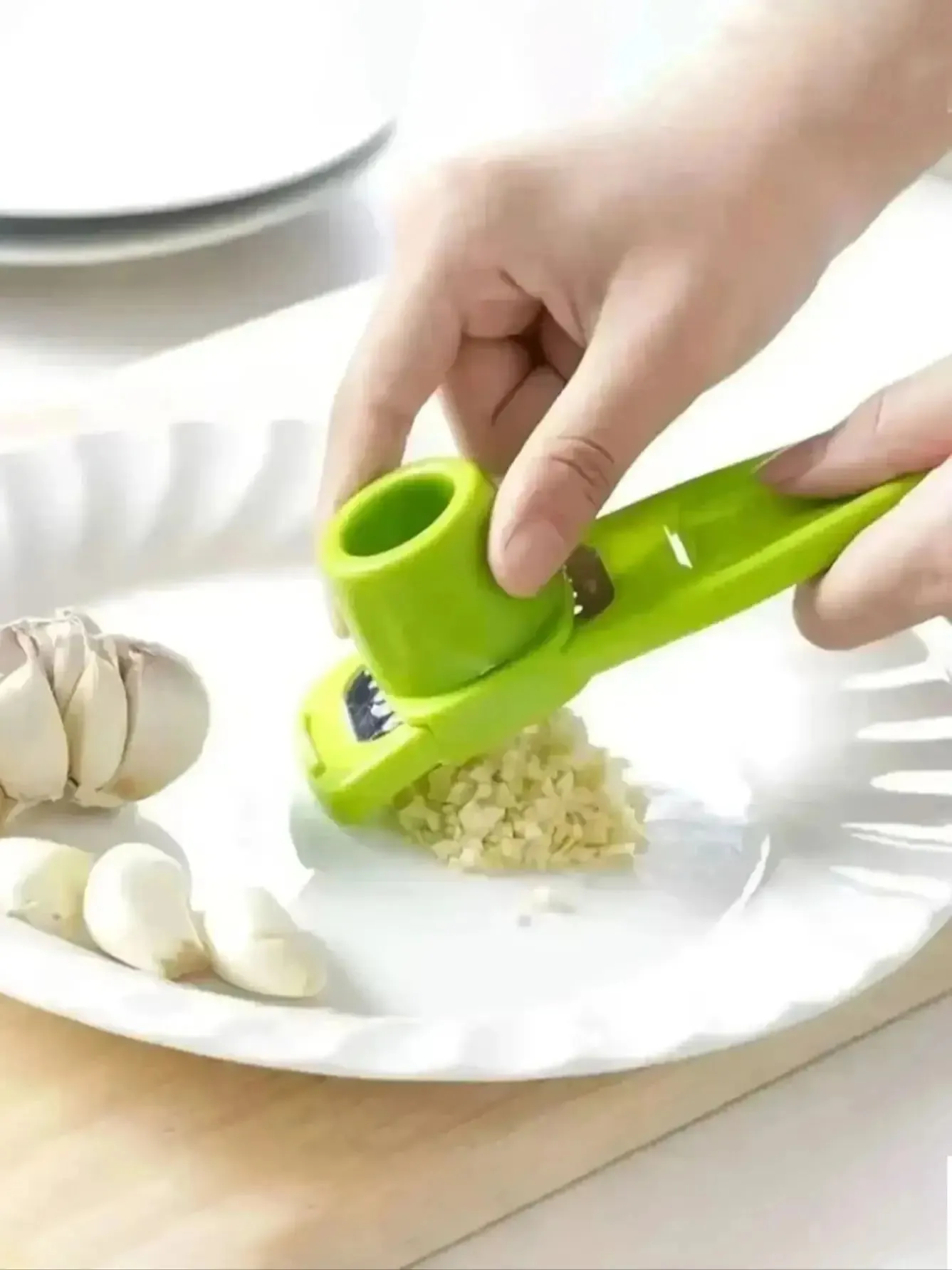1 Pcs Mini Garlic Grinder Garlic Press Kitchen Ginger Garlic Mash Cutter Manual Garlic Mashing Green Kitchen Gadgets Accessories — image 7