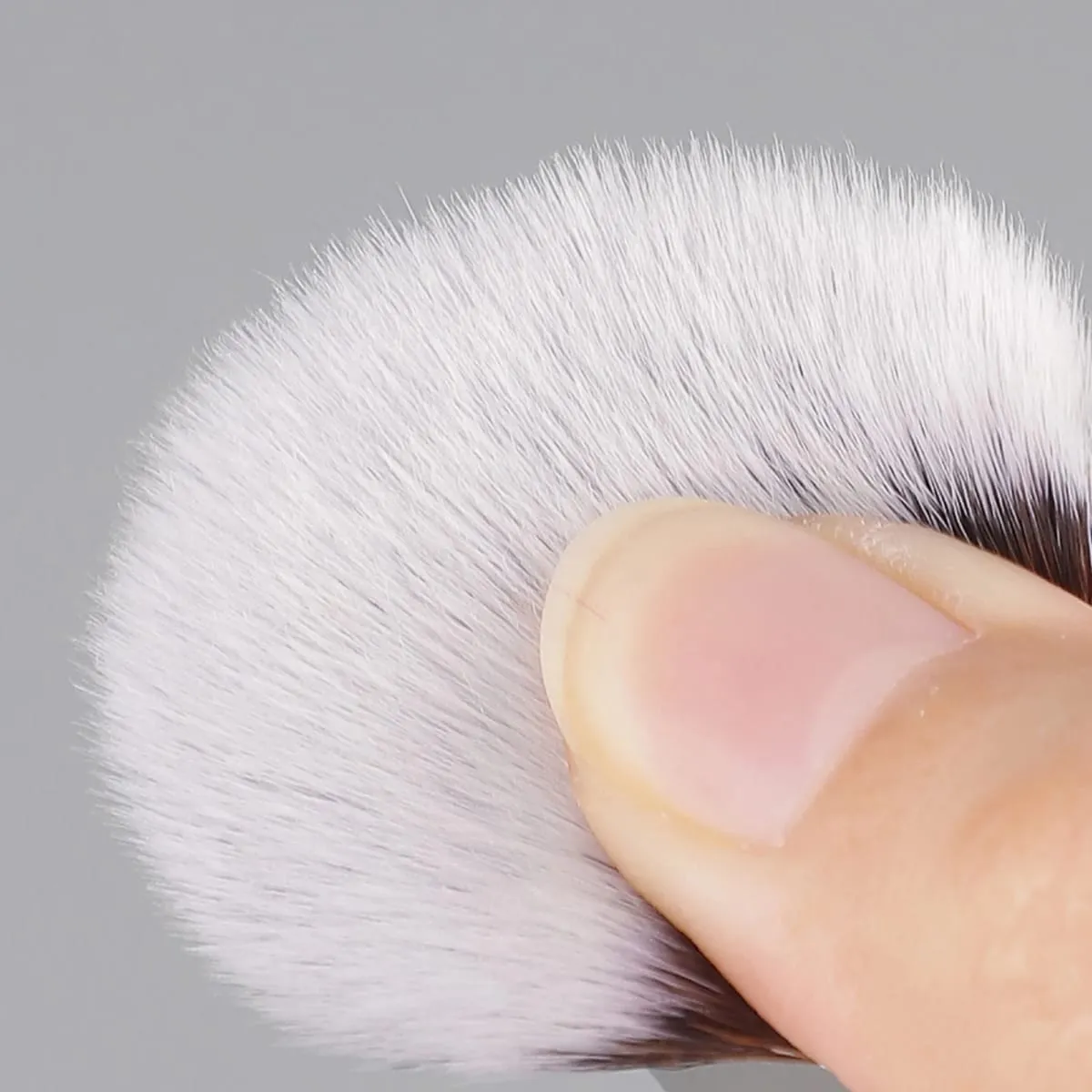 1/2pcs Soft Long Foundation Makeup Brush Suitable for Both Wet and Dry Use Delicate Makeup Tool