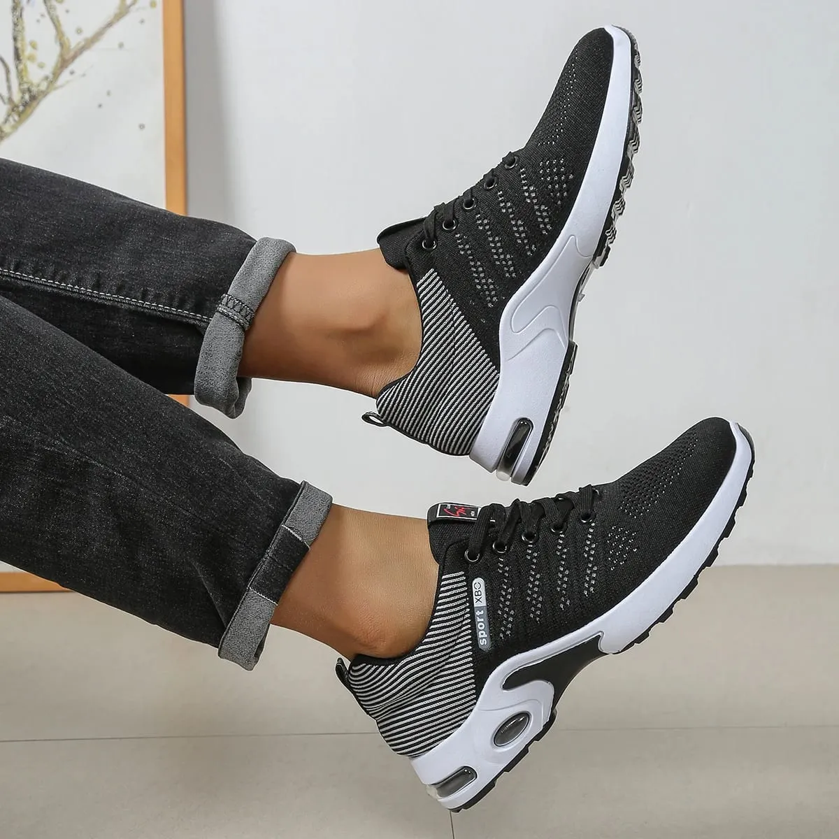 Men's Breathable Lace-Up Running Shoes Knitted Mesh Casual Shoes Comfortable Cushioned Sole Daily Shoes