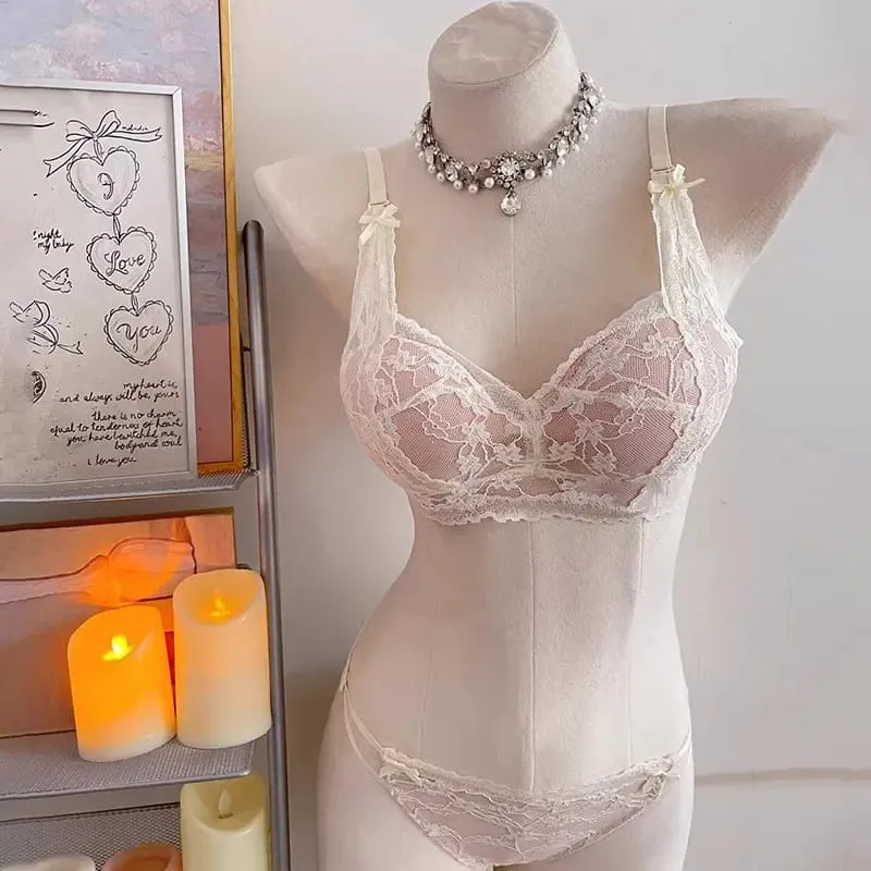 セクシーなBANERDANNI Halter Lace Bra Bow Soft Lace Fabric Padded Push Up Wireless Soft Innerwear Lingerie Small Bust All Day Comfort