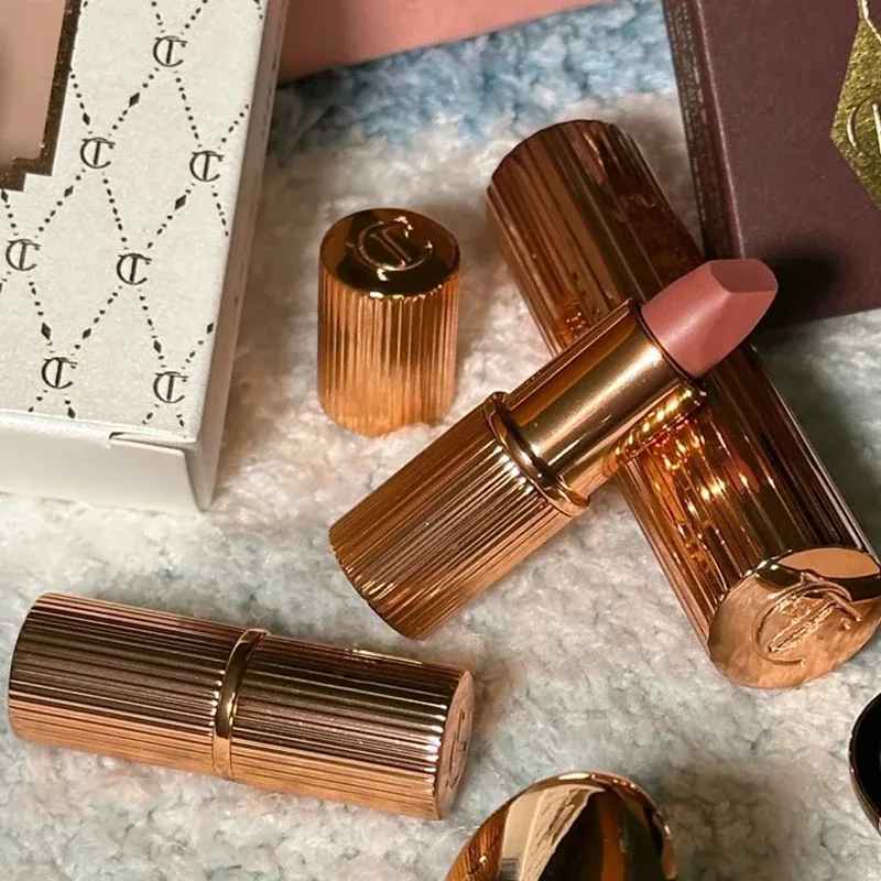 Charlotte tilbury paleta de quatro cores travesseiro talk eraggera olhos pequeno tubo de ouro batom fácil de aplicar maquiagem cosméticos portáteis — image 6