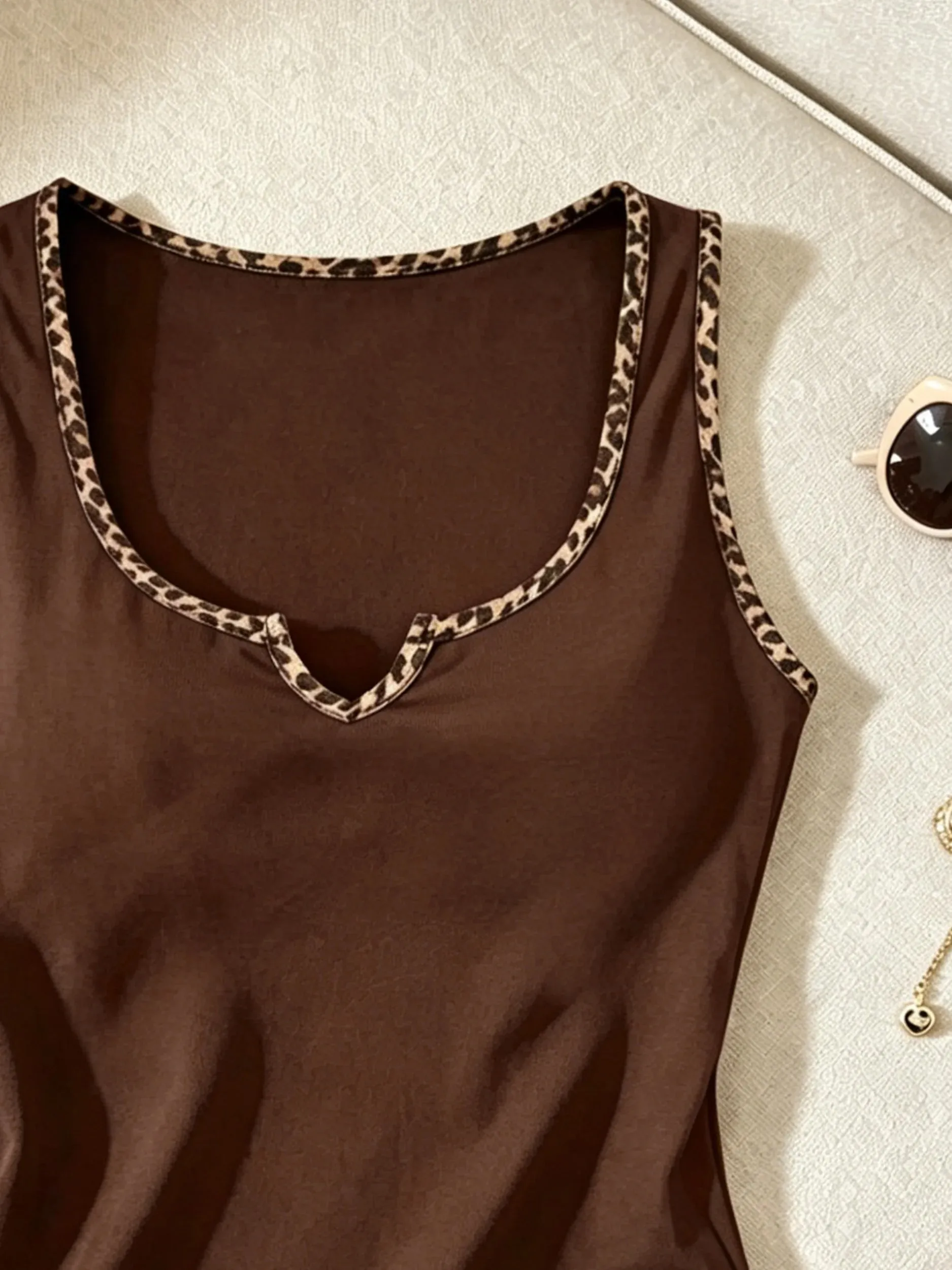 Women Solid Color Tank Top Casual Notched V Neck Form Fitting Sleeveless Cami Top