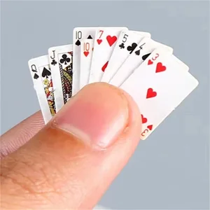 Mini cartes à jouer amusantes et mignonnes, jeux de Poker, Super petites cartes, cadeaux, jouets de voyage, accessoires de farces, carte de Poker Miniature