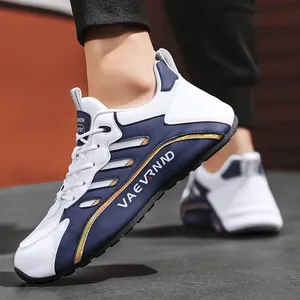 Marca de designer sapatos masculinos macios e confortáveis ​​altura crescente sapatos casuais tenis masculino sapatos brancos plataforma tênis