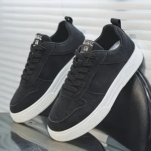 1 parell de sabates esportives de skate casuals còmodes i de moda amb una part superior còmoda que s'adapta al peu i antilliscant